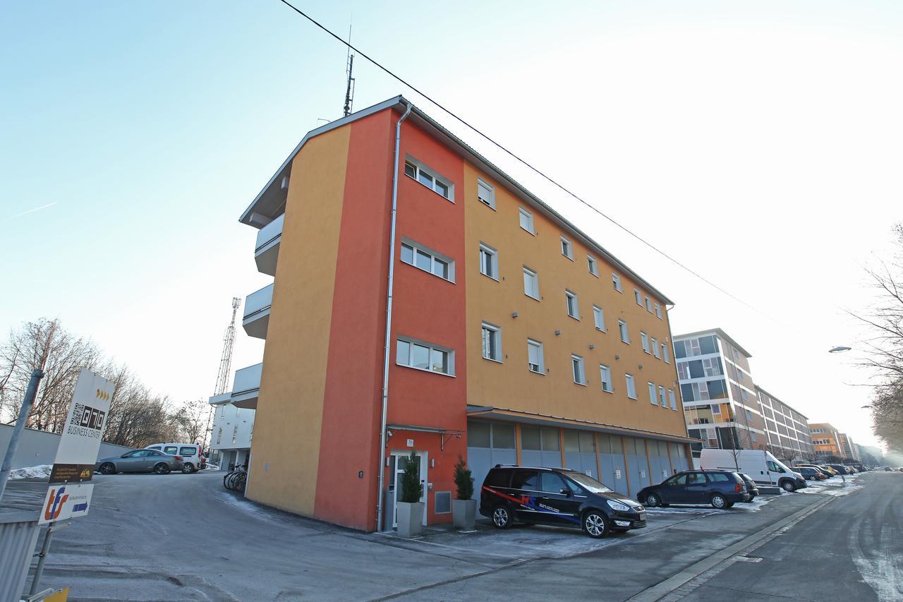 Montagehotel Living@Linz Exterior photo